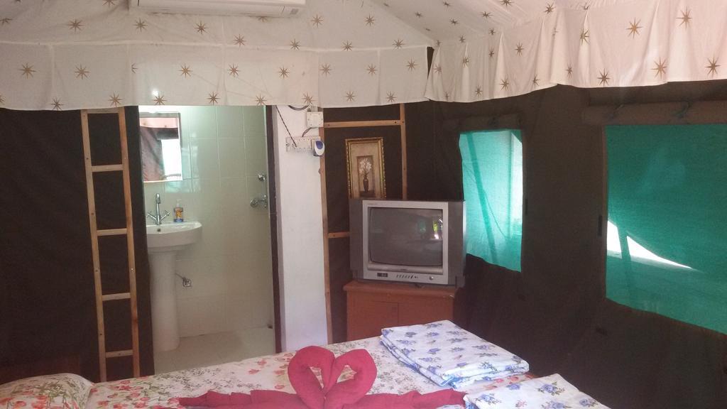 Hotel Sukhsadan Дехрадун Стая снимка