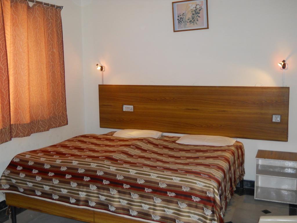 Hotel Sukhsadan Дехрадун Стая снимка