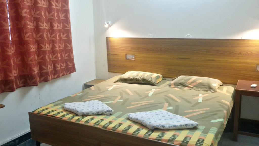 Hotel Sukhsadan Дехрадун Стая снимка