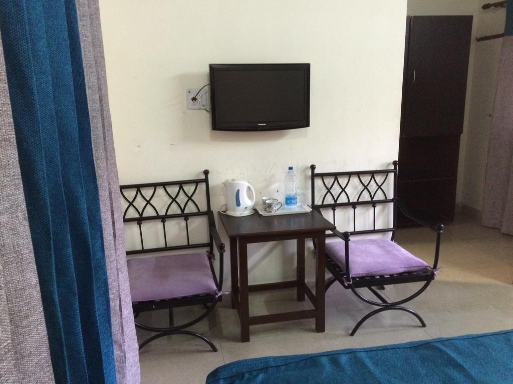 Hotel Sukhsadan Дехрадун Стая снимка